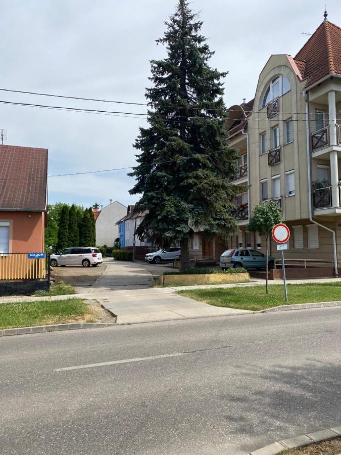 Veronika Lux Apartman Hajduszoboszlo Exterior photo