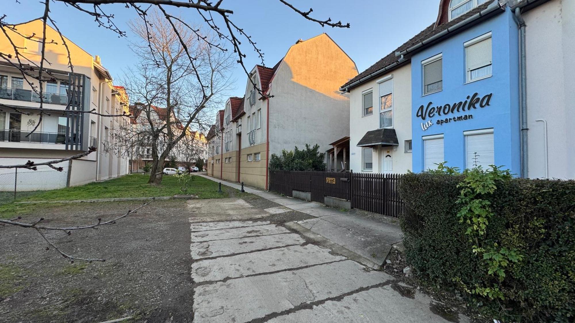 Veronika Lux Apartman Hajduszoboszlo Exterior photo